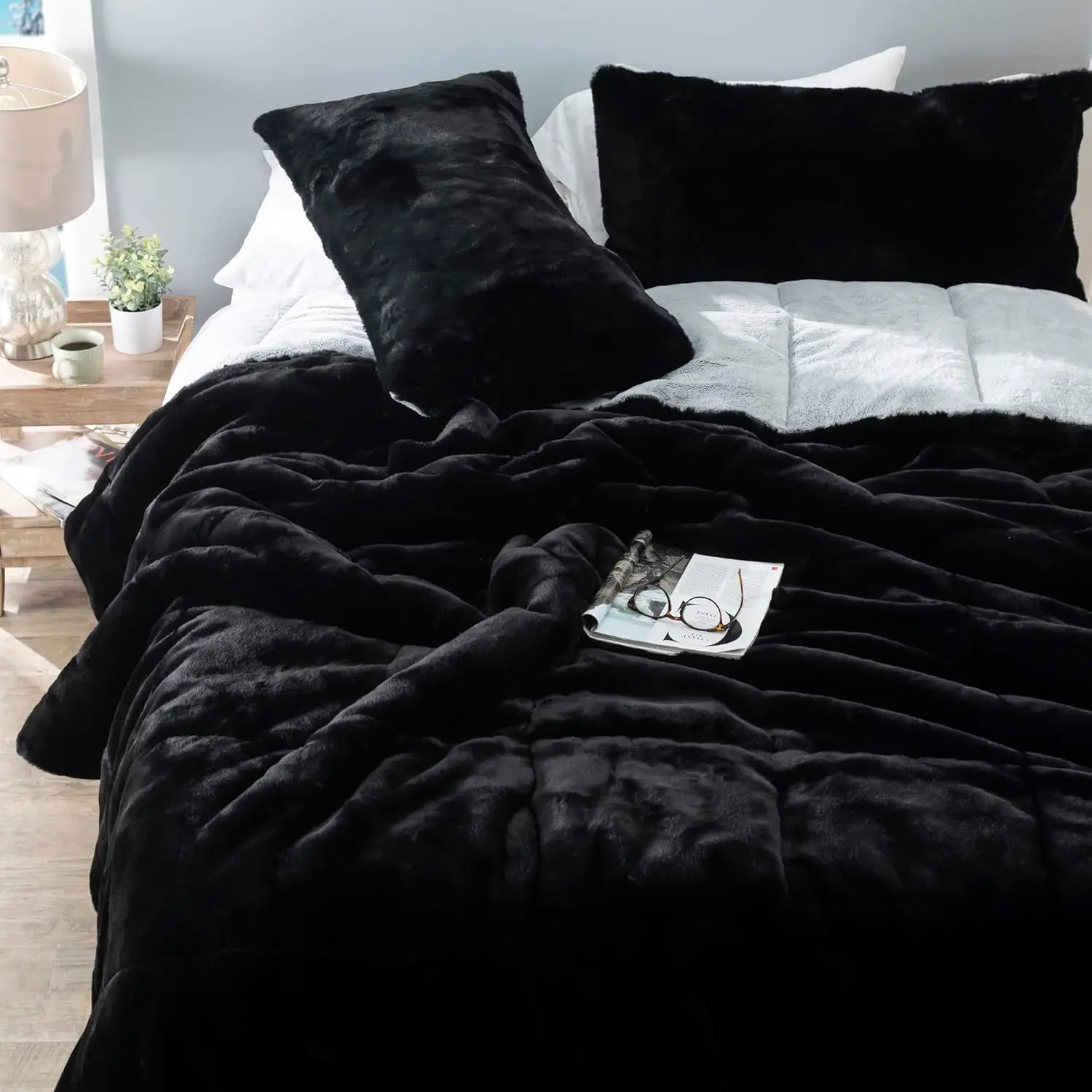 

Chunky Panda Orca Bunny - Coma Inducer® Oversized Queen Comforter Set - Usa Lightweight Filled - Frosted Black