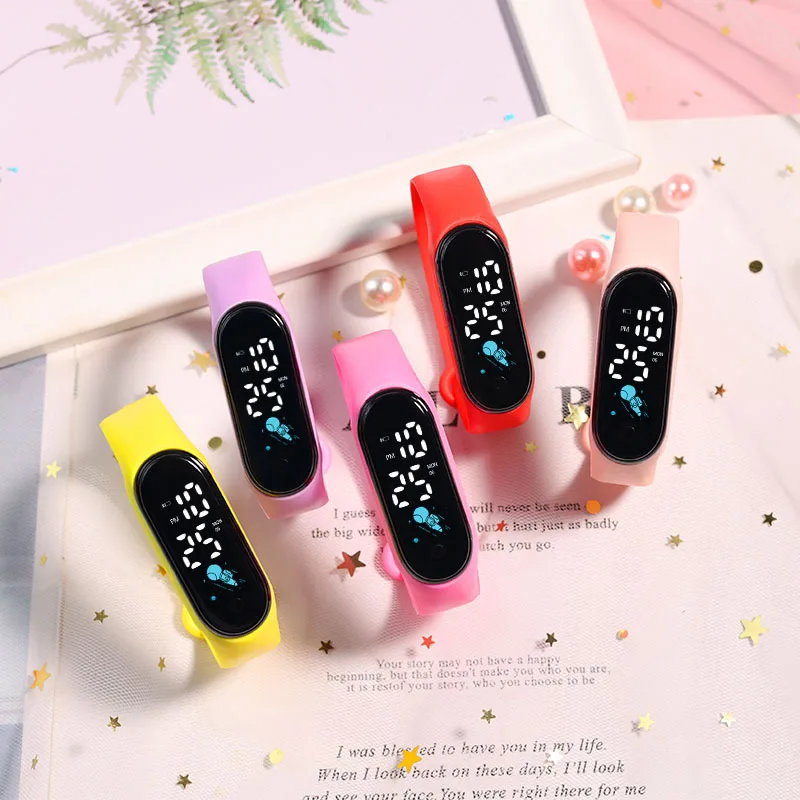 50pcs/lot Sport Digital LED Children's Watch Spaceman Silicone Strap Cute Electronic Wristwatch for Boys Girls Students Gift