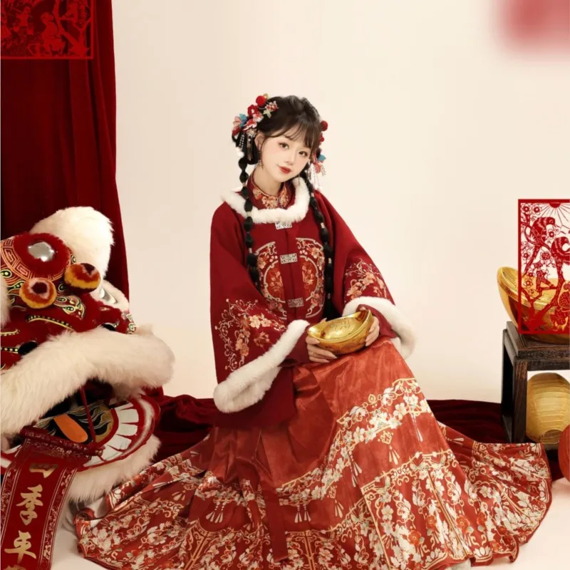 

Cashmere Hanfu round neck embroidered woolen short skirt