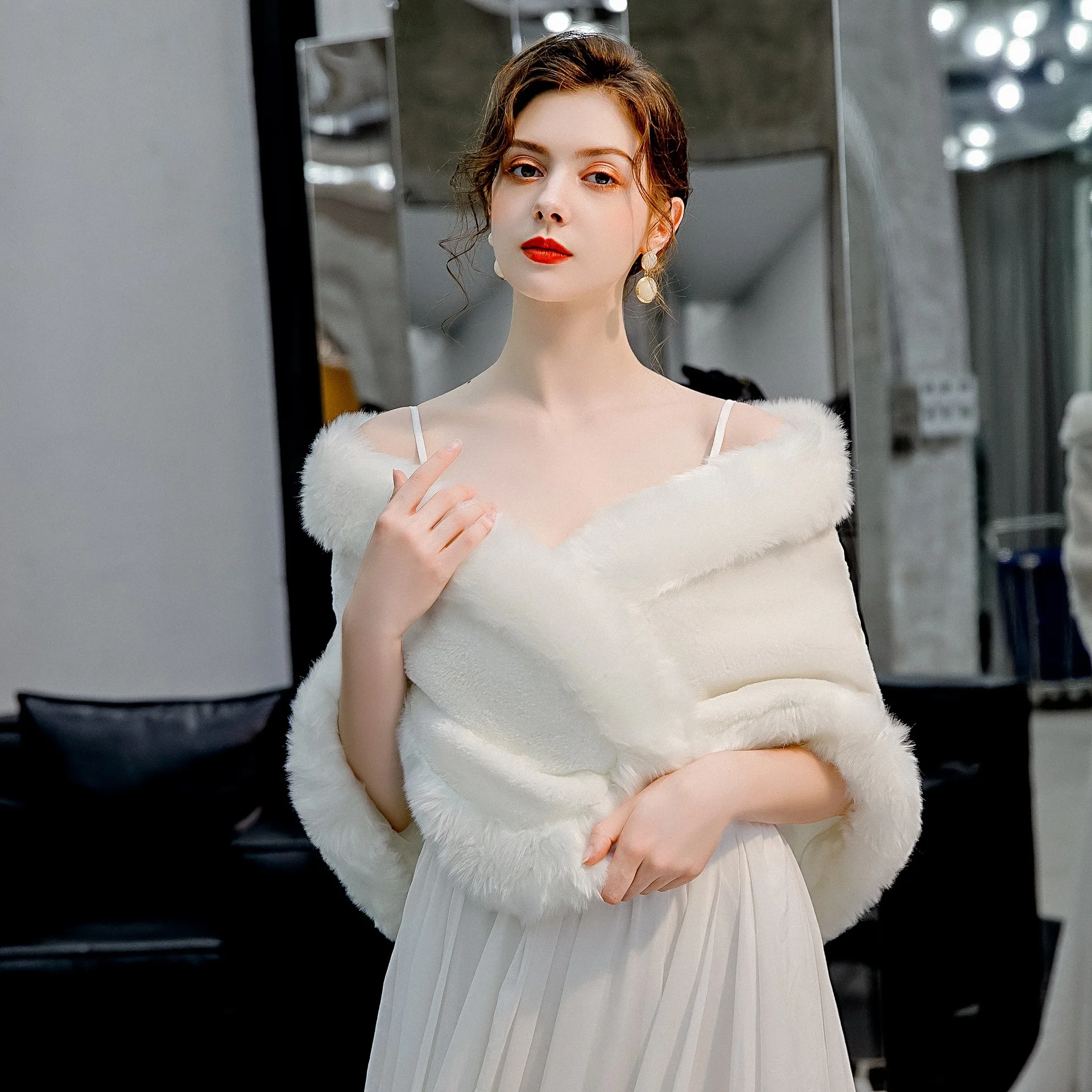 معطف زفاف سميك دافئ بأكمام طويلة للنساء ، طوق فرو ، شال عروس منقسم ، فستان حفلات زفاف ، إكسسوارات ملفوفة ، شتوية