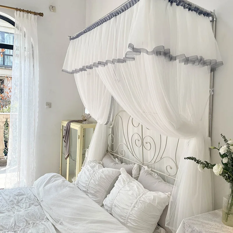 White Japanese-style bed curtain, small fresh gauze floor-to-ceiling in B & B inn