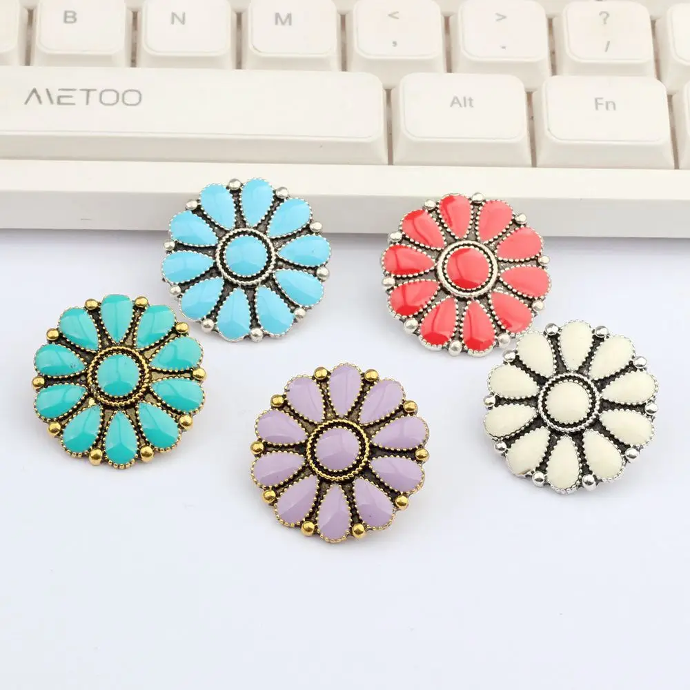 CONCHO stop cynkowy okrągły emalia Daisy kwiaty ozdobne guziki Charms zawieszki 3 sztuk/partia 30MM dla majsterkowiczów