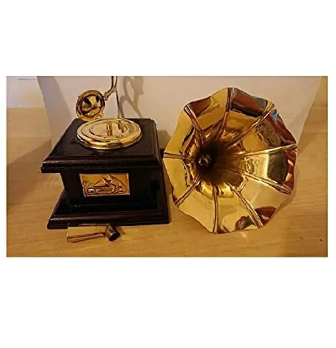 Gramophone for home decoration Nautical antique displays Dining table decoration Living room decoration