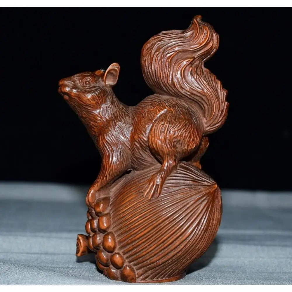 Solid Wood Carved Squirrel On Pinecone Figurine Statue Vintage Animal Sculpture Home Desktop Decor Craft Gift
