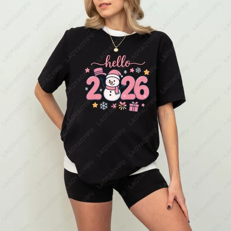 Hallo 2026 Neujahr Erwachsene Baumwolle T-Shirts Niedlicher Schneemann Grafik T-Shirt Familie Passendes Outfit Festliches Geschenk Weihnachtsfeier Frau Tops