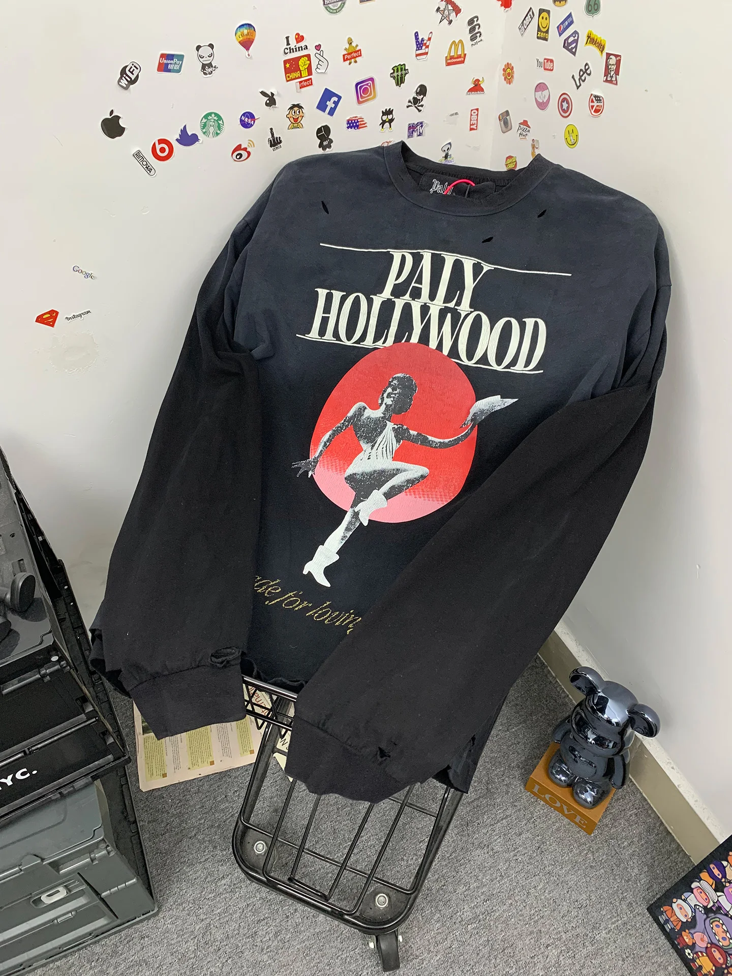 Retro American Washed Hole Long Sleeve T-Shirt Men's Loose Fit Cotton Casual Style Creative Fun Letter Print Breathable