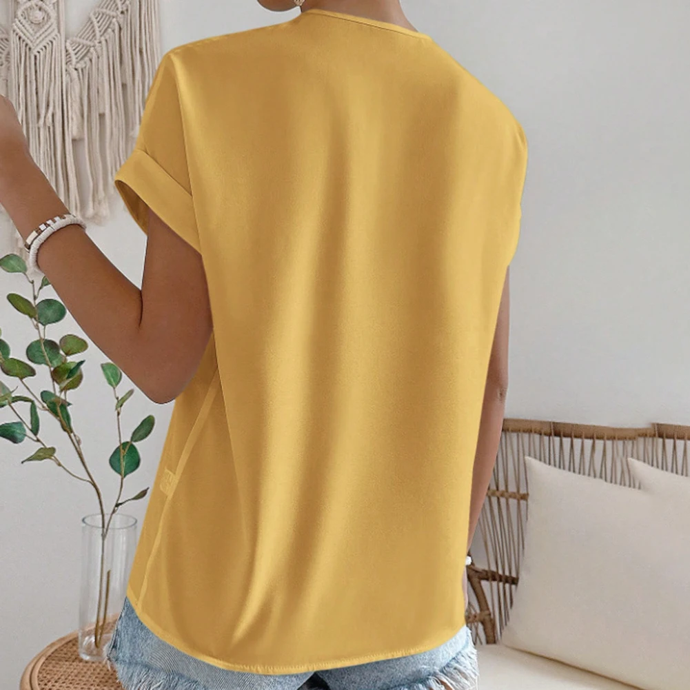 بلوزة نسائية بلون سادة ورقبة على شكل حرف v صيفية من الدانتيل بأكمام قصيرة ملابس نسائية قمصان عصرية غير رسمية قابلة للتنفس