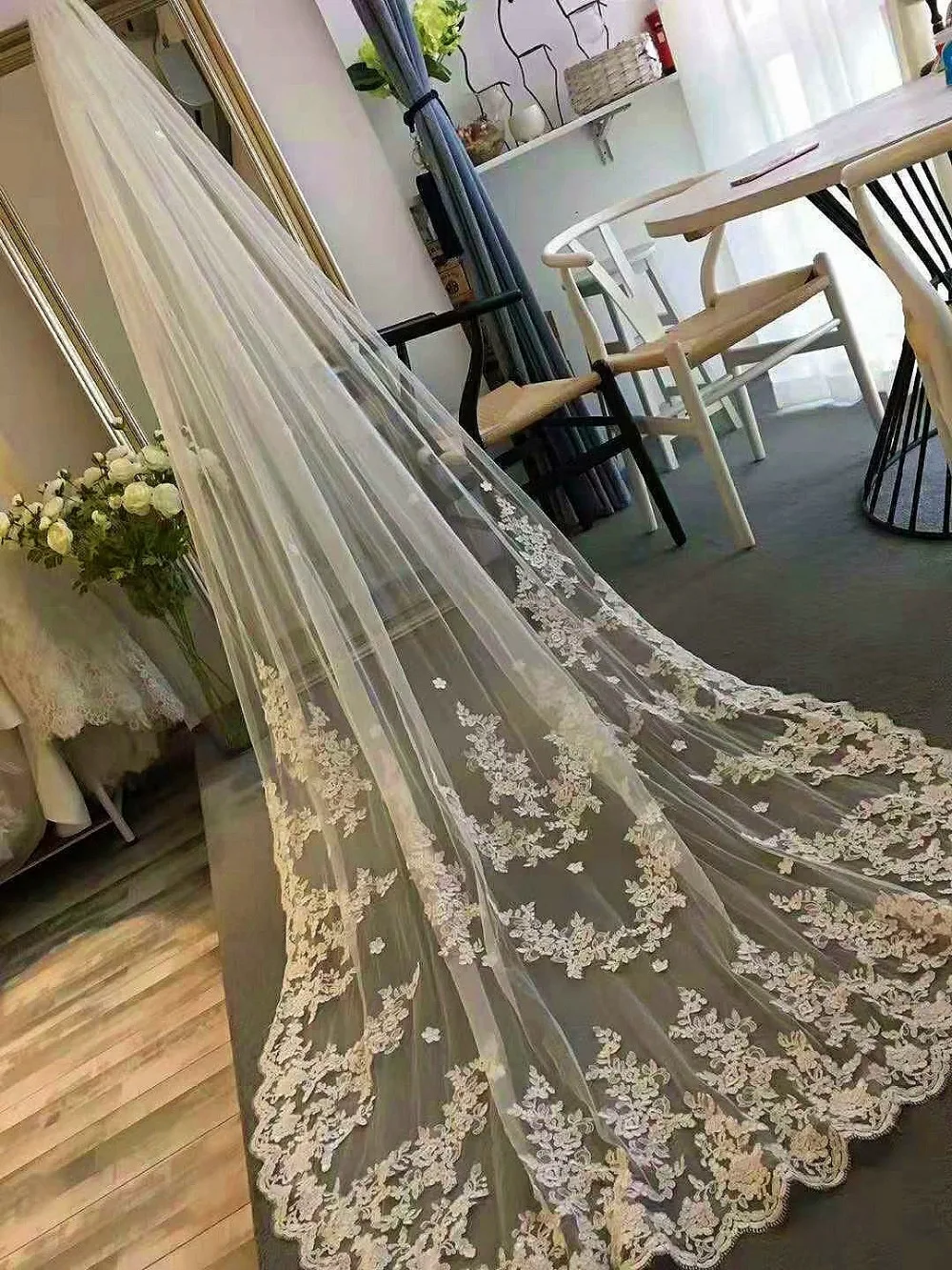 Custom Made 3M 5M 1T Longos Apliques de Renda Borda Véu de Noiva Branco Marfim Casamento Veils Com Pente Novos Acessórios De Noiva