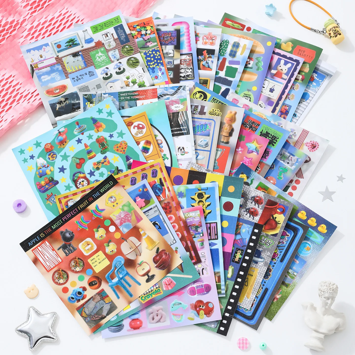 30pcs Retro and Future Creative Pattern Materials, Film Cutting Stickers, Handheld Booklets, DIY Phone Cases, Decorative Gooka S