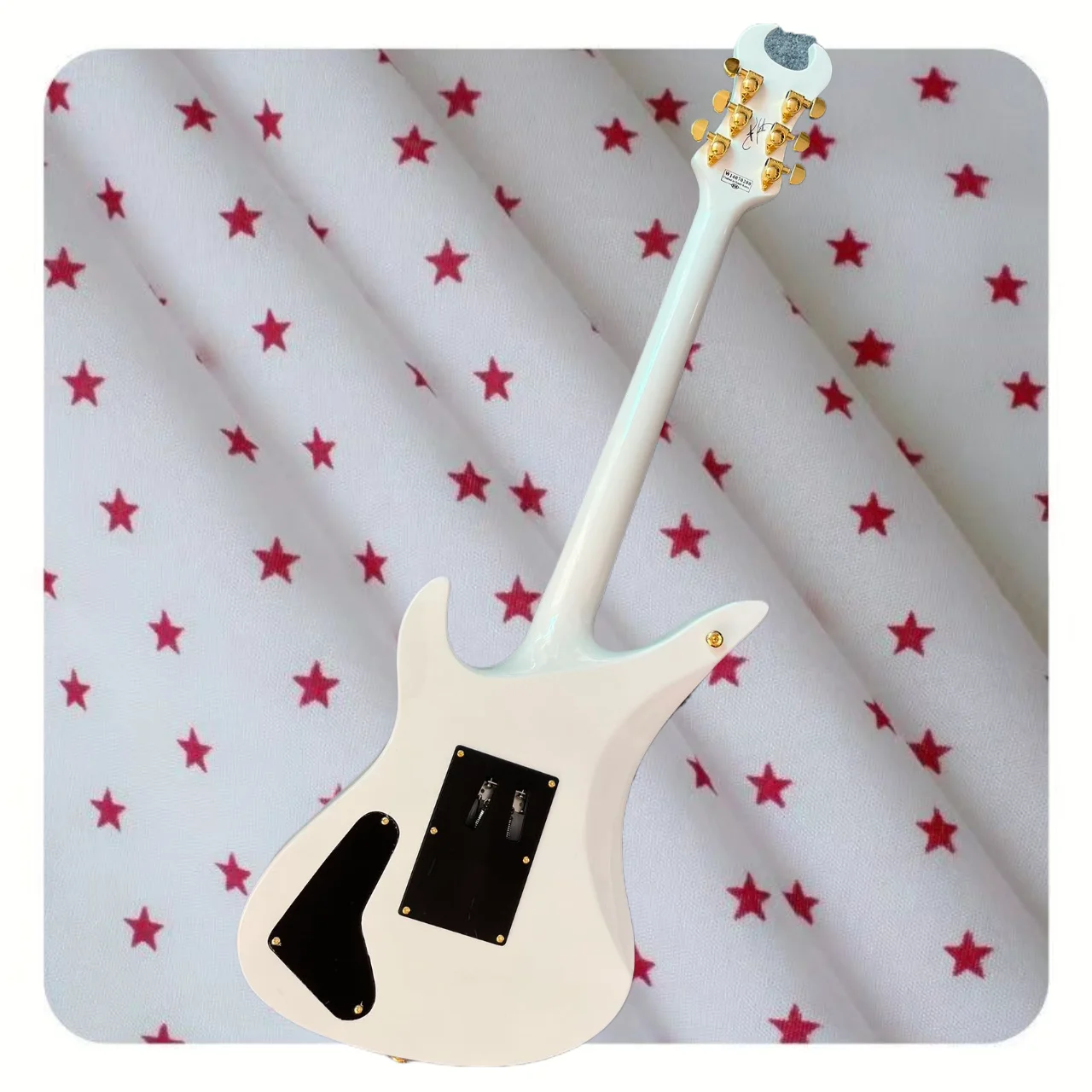 Electric guitar, factory customized, maple neck, peach blossom heart body, gold bar horn, in stock, fast and free shipping