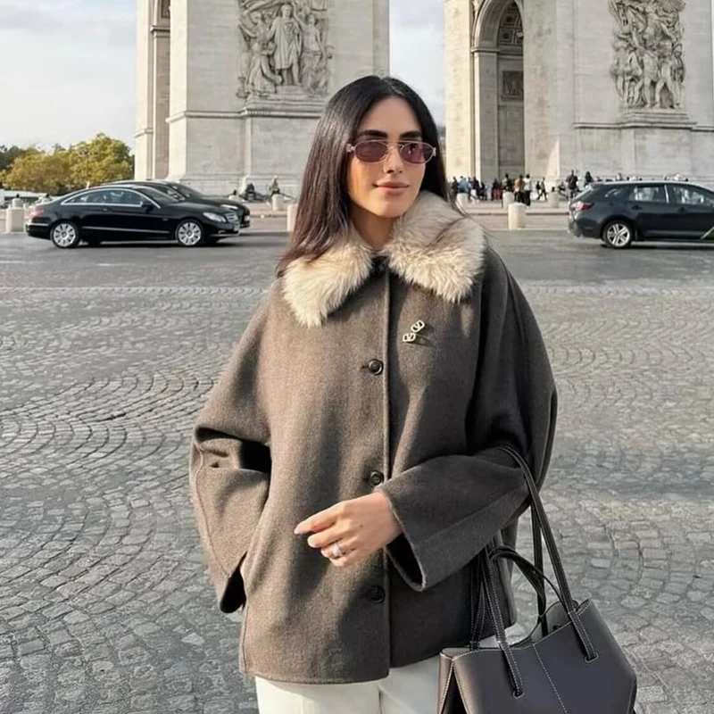 Nuove giacche e cappotti da donna autunnali 2025 Collo di pelliccia di moda Donne eleganti Cappotti caldi allentati Chic Youth Travel Joker Street Jackets