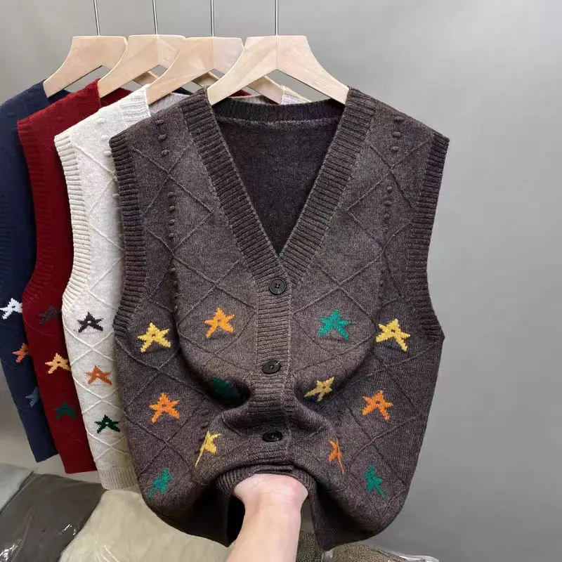 

2024 Autumn Winter New Knitted Coat Women's Loose Design Embroidery Star Print Cardigan Sweater Vest Outside Tops Female L447