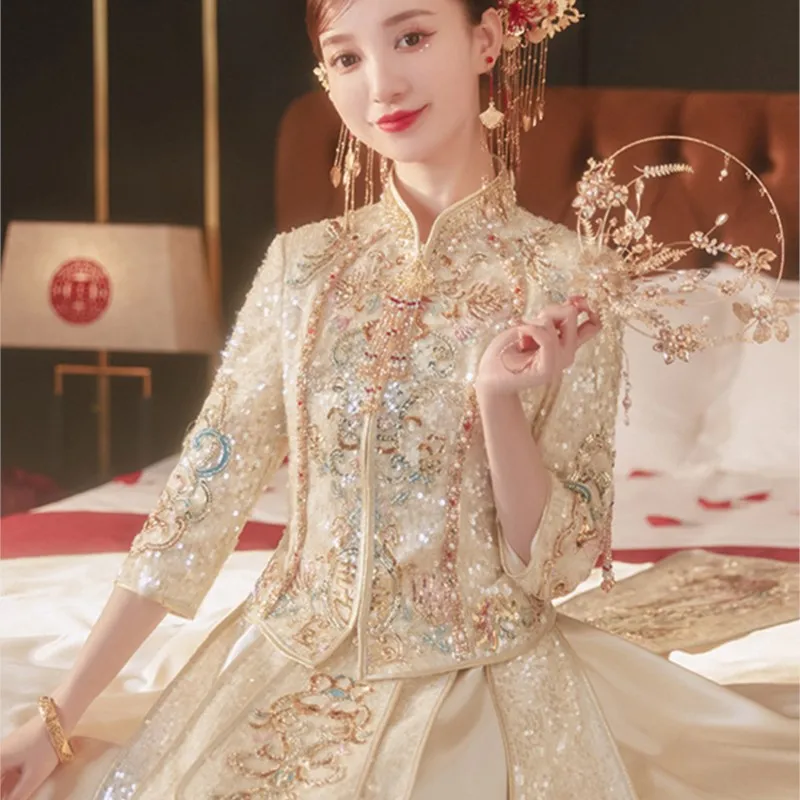 New champagne-colored elegant Chinese-style dragon and phoenix gown fitted clothing