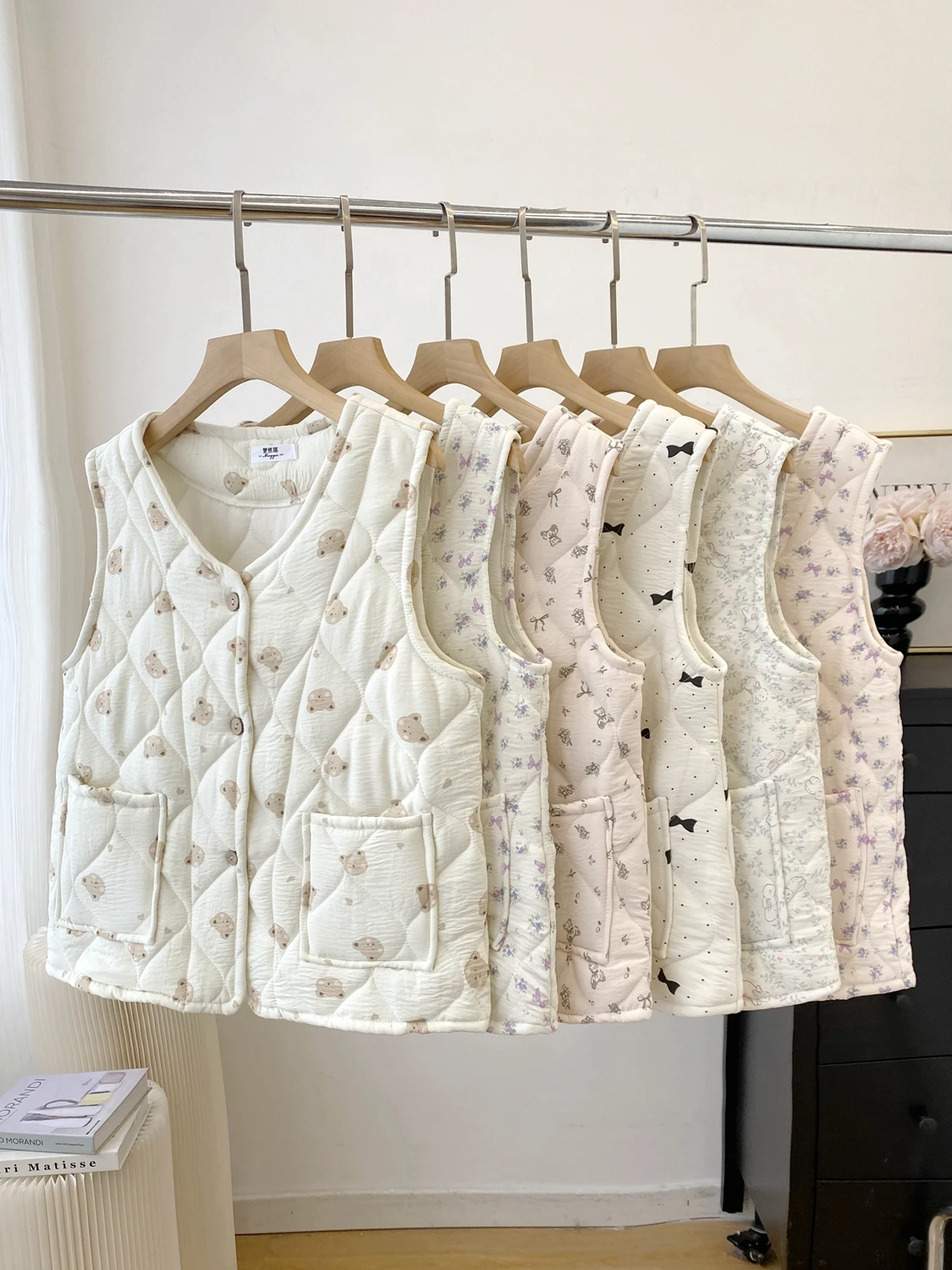Autumn Winter Floral Cartoon Cotton Vest Short Base Layer Close-Fitting Vest Warm Cartoon Mom Wear Polyester Fiber Blend
