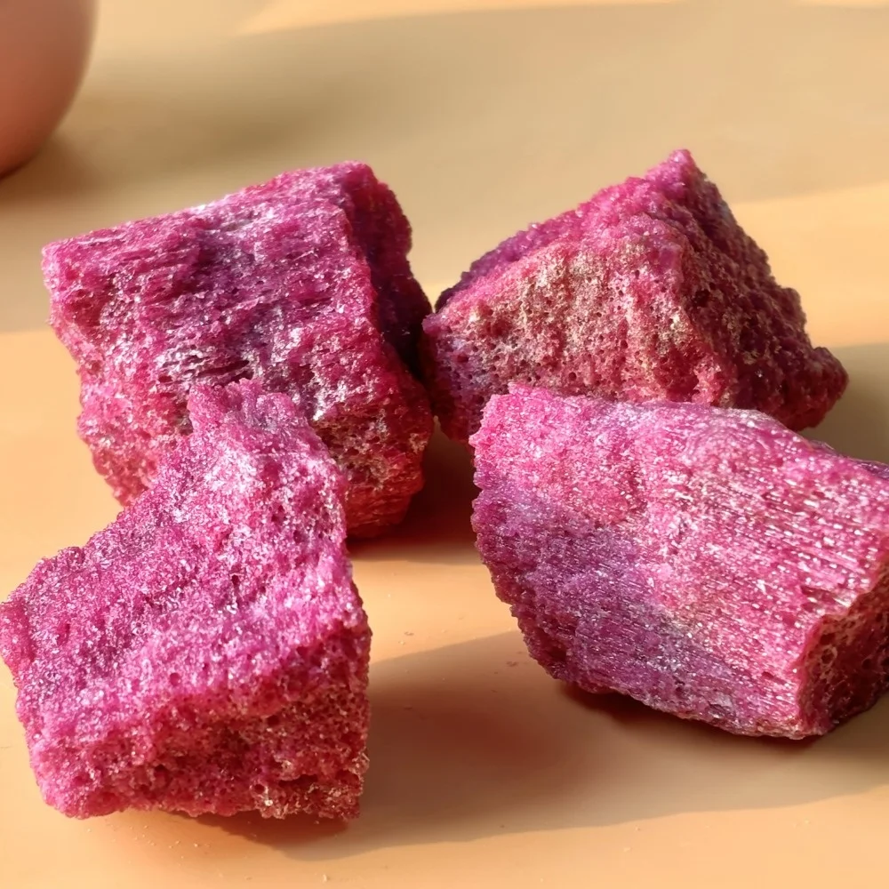 Natural Raw Stones Red Corundum Ruby Crystal Specimen Wicca Mineral Healing Gemstone Aquarium Home Decoration DIY Jewelry Making