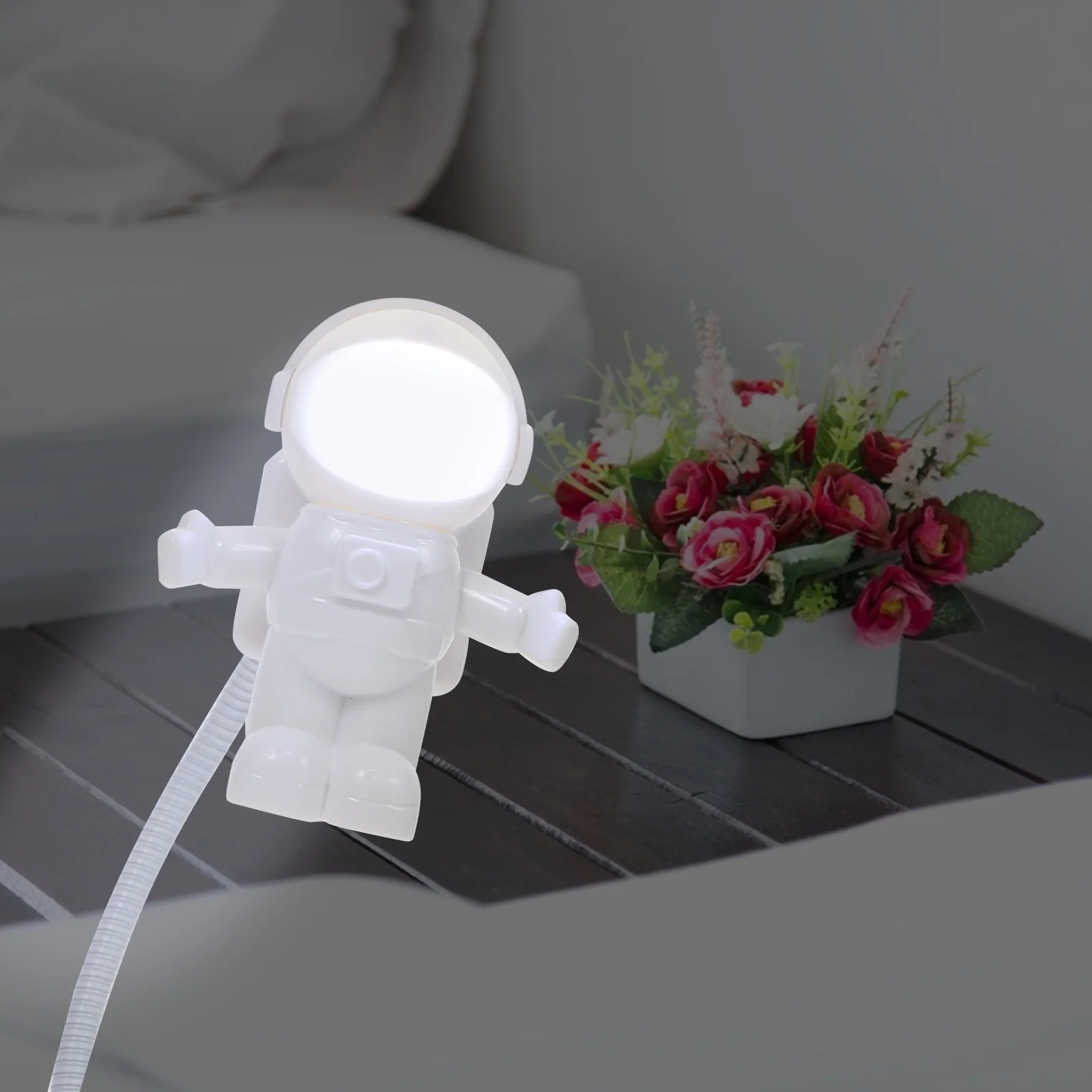 

1Pcs Astronaut Pattern USB Light Eye Protection Desk Lamp Rechargeable Reading Light for Dormitory Bedroom