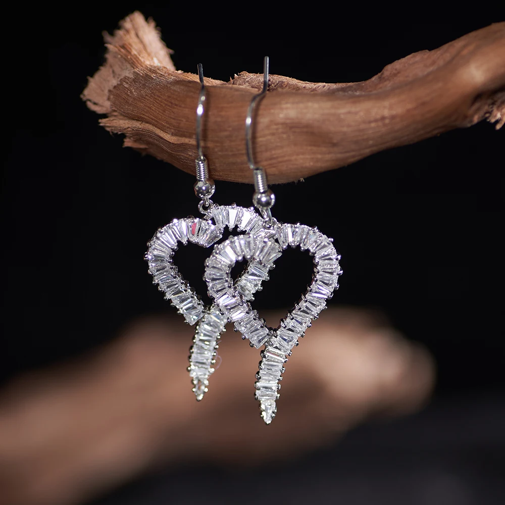 Korean Fashion Hollowed Zircon Heart Earrings For Women Luxury Crystal Romantic Girls Dangle Drop Jewelry Valentine Day Gift