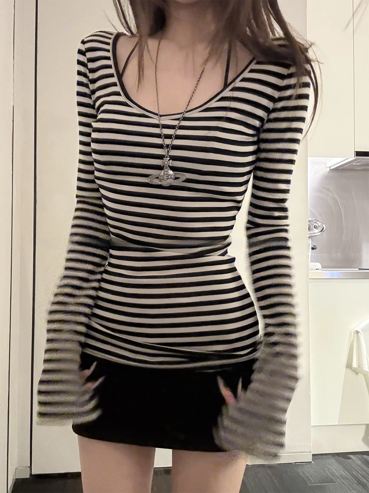 

YOLO SHOP Американская ретро-футболка с длинным рукавом и V-образным вырезом в полоску, облегающая, в повседневном стиле, для женщин, летняя, универсальная