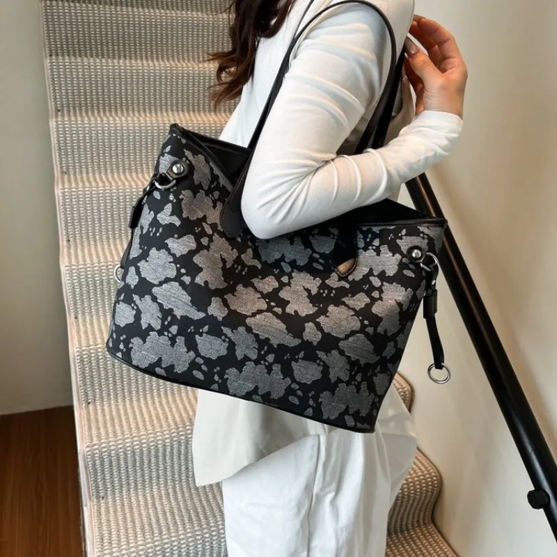 

Minimalist Designer Shoulder Bag Large Capacity Best For Commuter Also Serves As A Sleek And Unique Diaper Bag