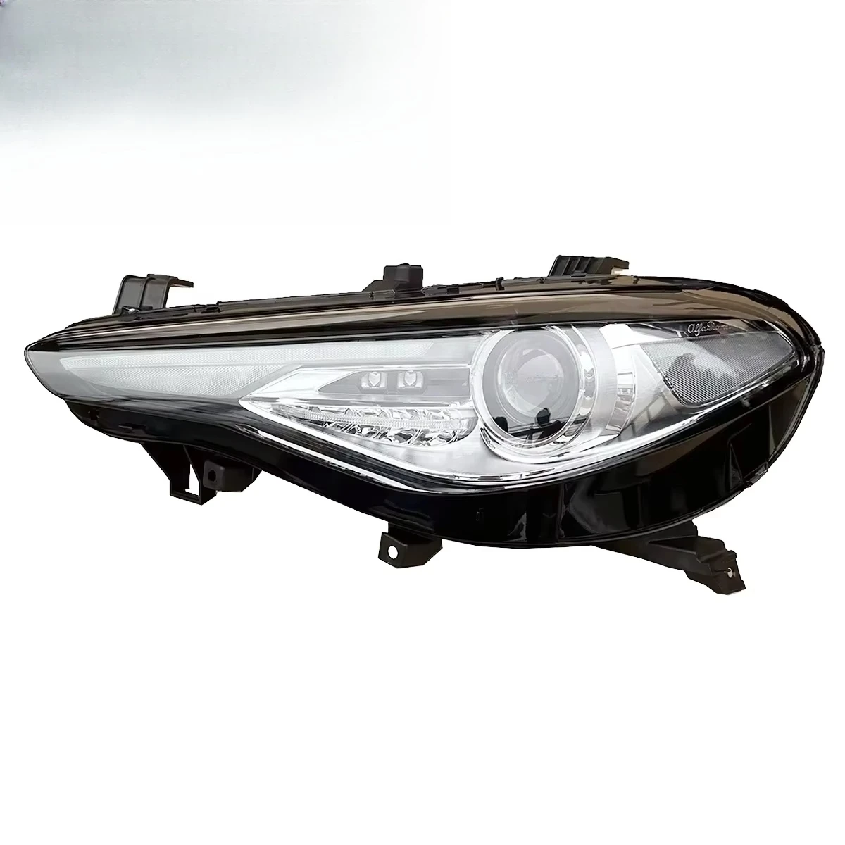 High Quality  HID Xenon Headlamp Assembly fo Giulia Stelvio SUV 2017-2022 New Condition Lights