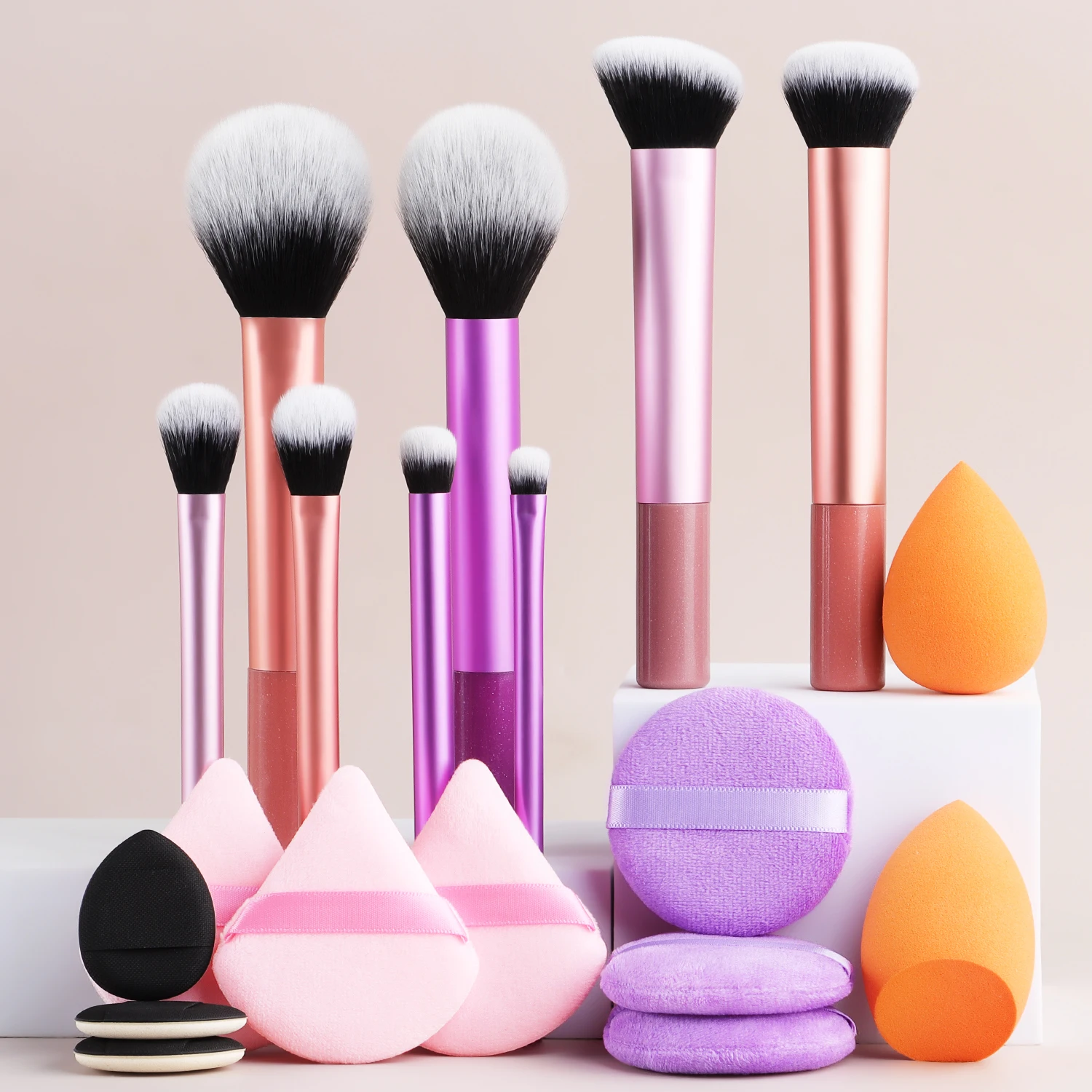 19pcs makeup tool set, 8pcs foundation and eyeshadow brushes, 11-piece powder puff, sponge and egg, complete set of beauty tools