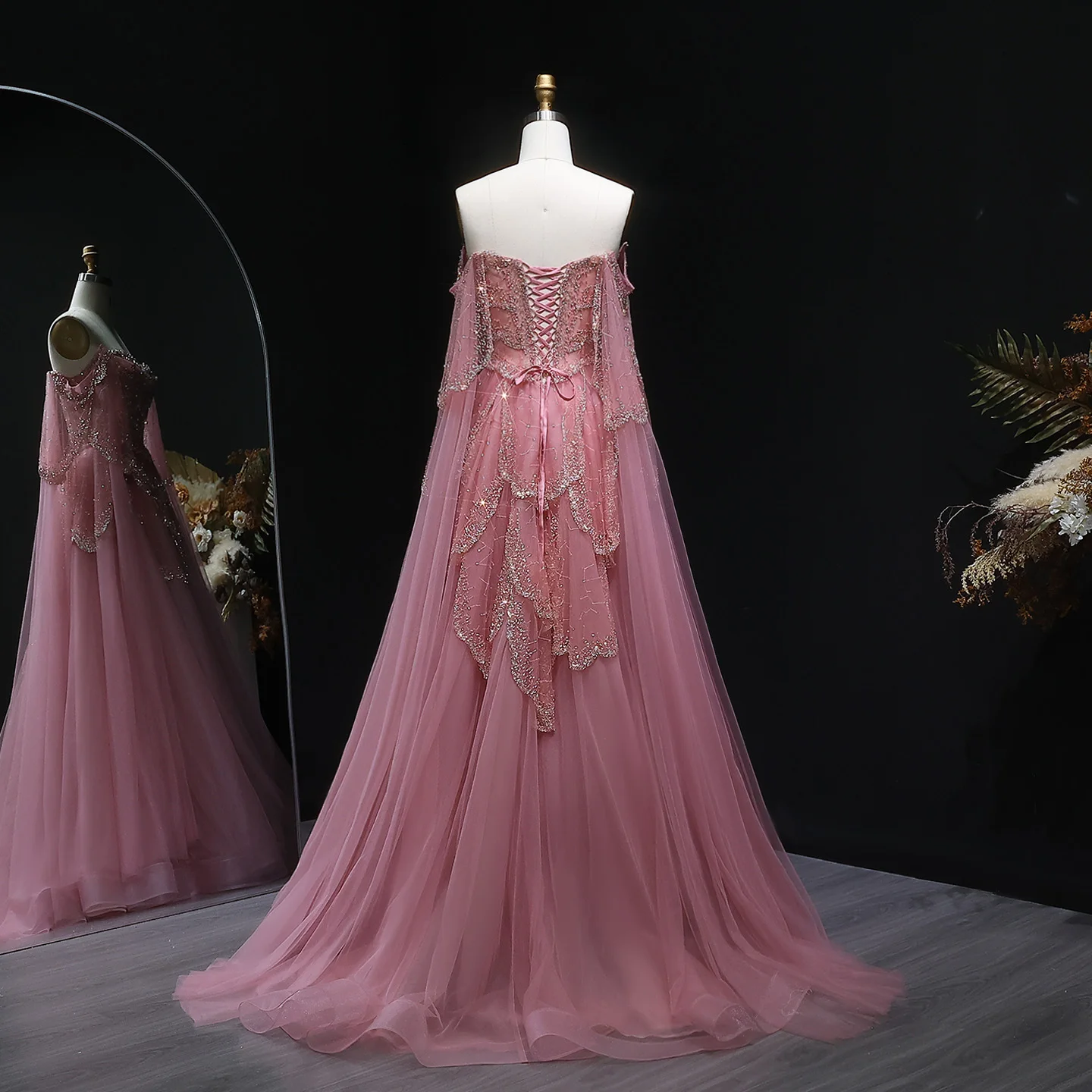 Sharon Said Luxuriöses Salbeigrünes Schulterfreies Abendkleid mit Cape-Ärmeln für Damen Hochzeitsfeier SS215 Maßanfertigung – Detail 14