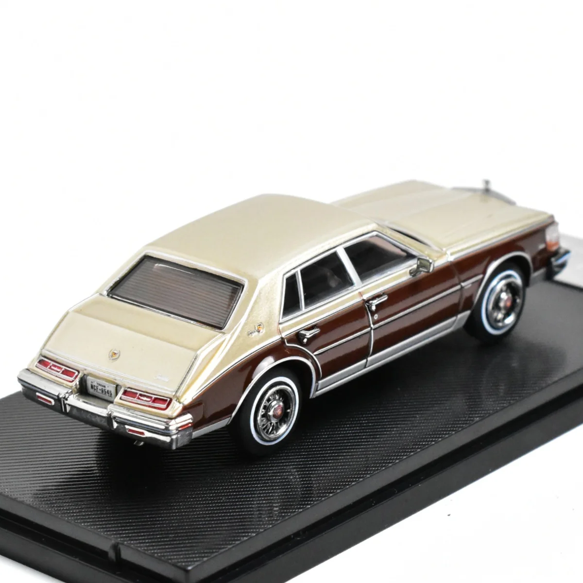 Turning Crush 1:64 Souvenir 1985 Seville Diecast Model Car