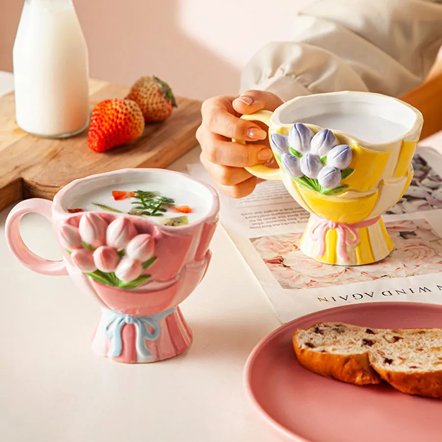 360ml 手描き立体レリーフチューリップセラミックコーヒーカップ 手持ち型不規則ブーケマグ 絶妙なギフト