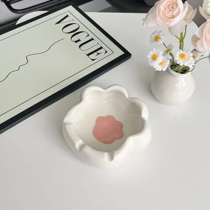 Futon Cartoon Ceramic Cat Paw Ashtray Home Living Room Anti-Dust Creative Decoration Storage Cute Animal Shaped Ashtray view 5