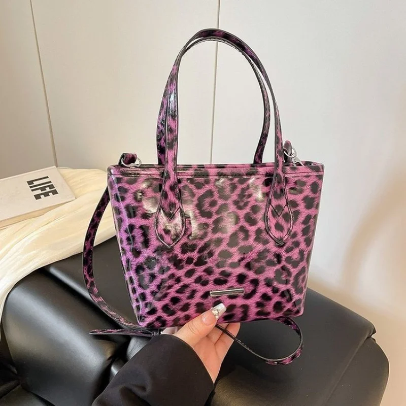 

Elegant Large Capacity Commuter Tote Bag For Women - Minimalist Leather, Trendy With Logo For Business