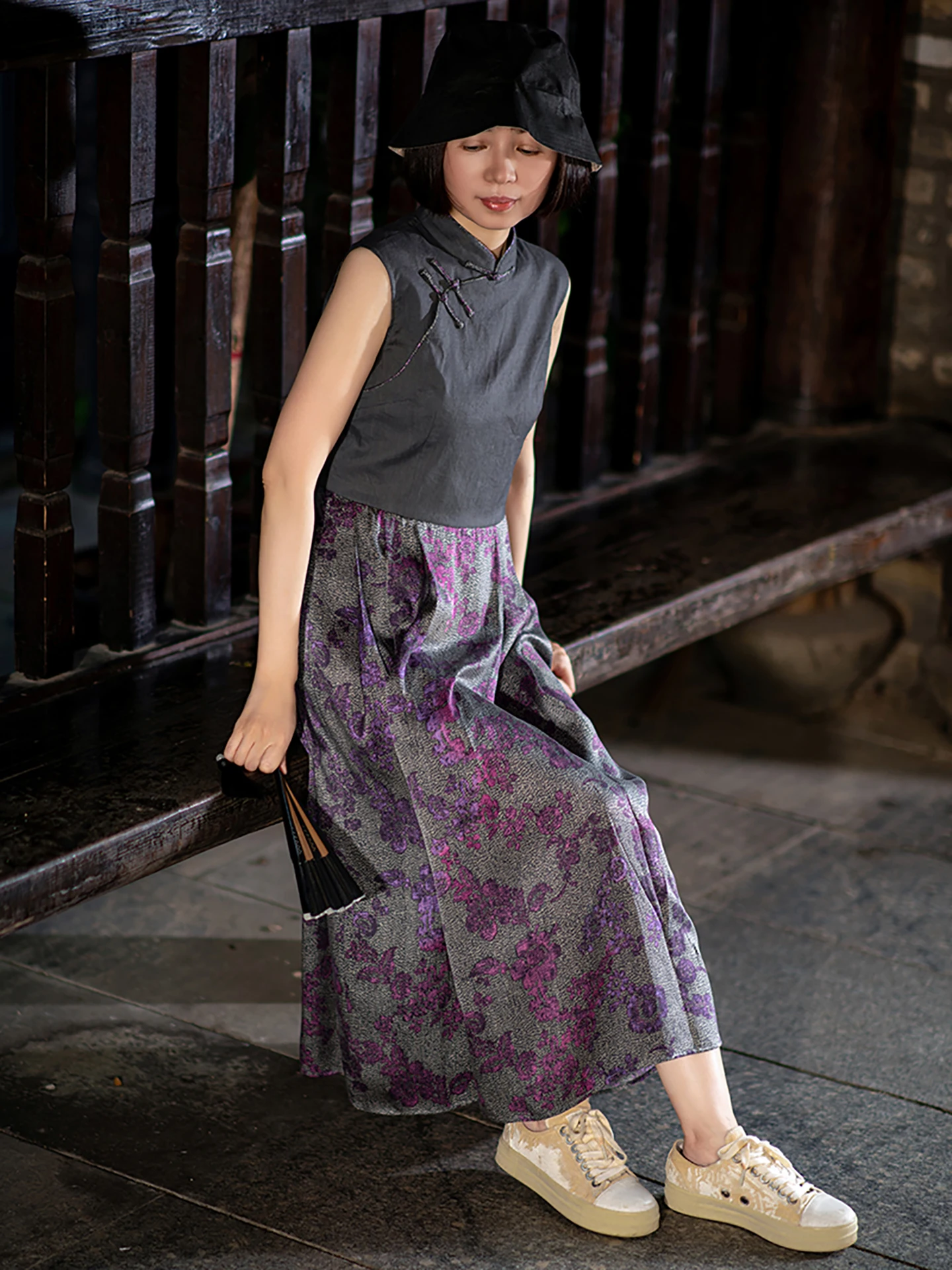 

Traditional Chinese Style Silk Dress with Stand Collar And Button Detail New Fashion Retro Wind Long Skirt for Women