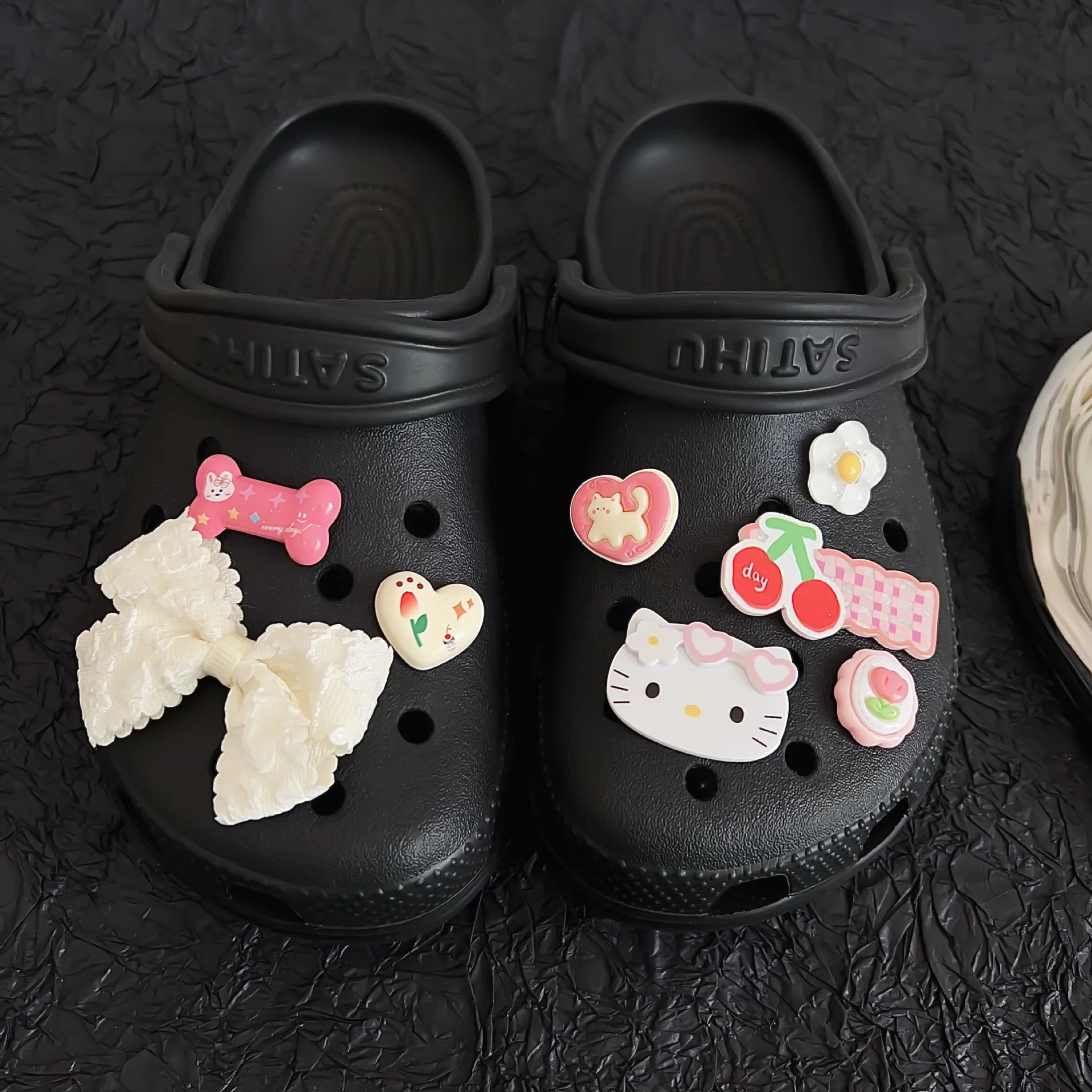 Sweet Cute Girly Charms Designer Elegant Vintage Hello Kitty bow Shoe Jewelry All-match Flower Shoe Charms for Hole Shoes - view 3