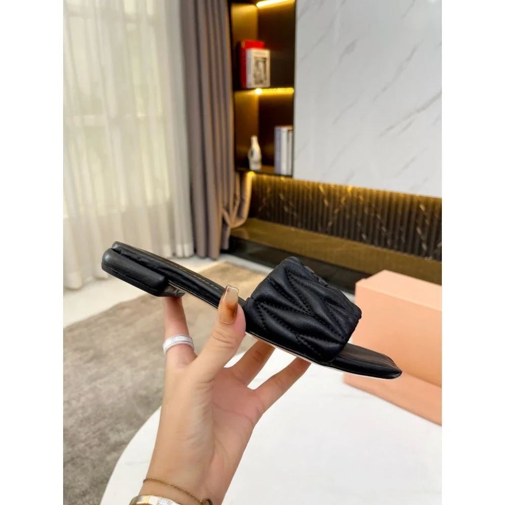 25 gran oferta M sandalias de mujer zapatillas hogar ropa al aire libre hogar fondo plano antideslizante moda de verano plisado cabeza cuadrada fondo plano