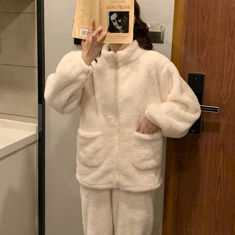 طقم ملابس نوم نسائية شتوية من القطيفة مع سحاب دافئ سميك ورقبة عالية وملابس منزلية غير رسمية Жensarska Piijuма #4