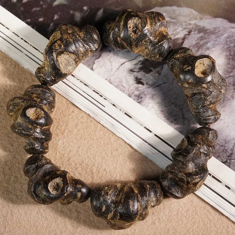 Dala Gan tree heartwood agarwood natural shape with rich fragrance and substantial texture, wooden gift bracelet Buddhi