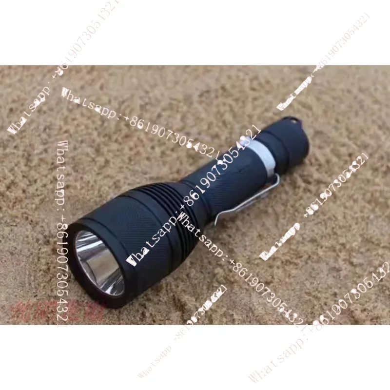 

Medium head long-range U4 strong light flashlight Level III hard oxide 18650 flashlight No battery No charger