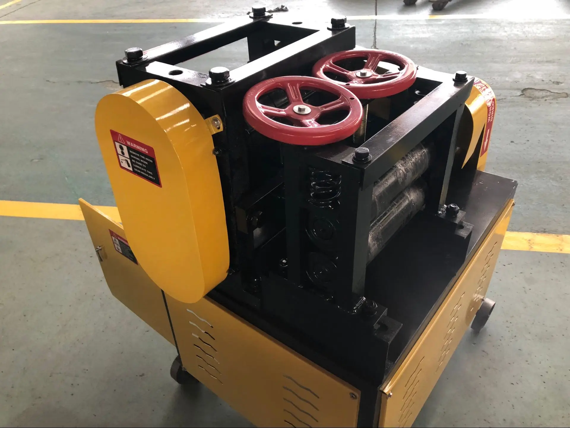 آلة استقامة شريط الخردة الصلبية GX10-25 لصناعات البناء مع محرك تروس يحمل المكونات الأساسية