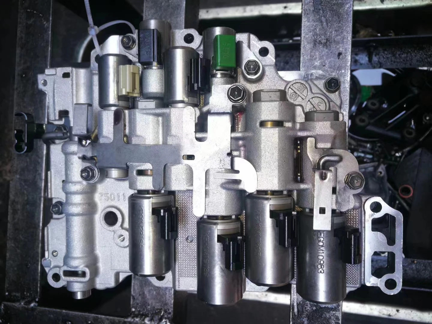 

TF80 TF80-SC AF40 AWF2 Transmission New Style Valve Body with Solenoids Suit For 2006-2011 Volvo XC90 4.4L V8 TF80SC