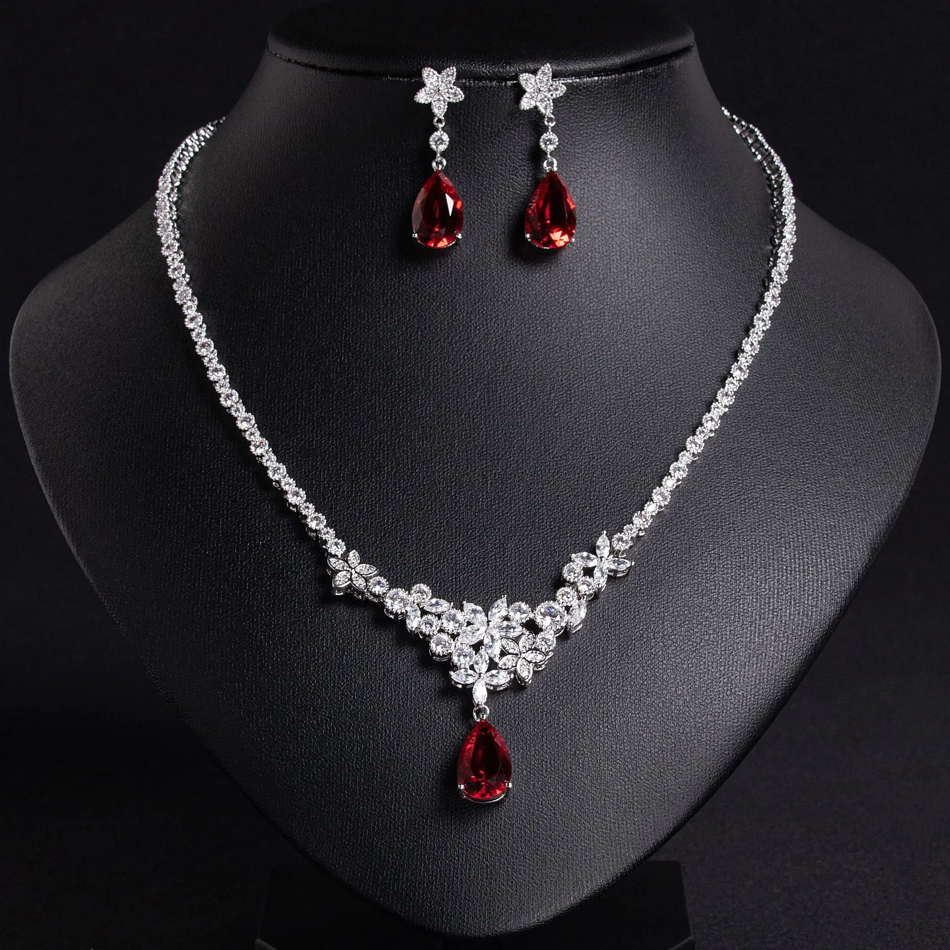 

European and American fashion water drop necklace earrings two-piece set high-end exaggerated retro zircon collarbone chain Volk