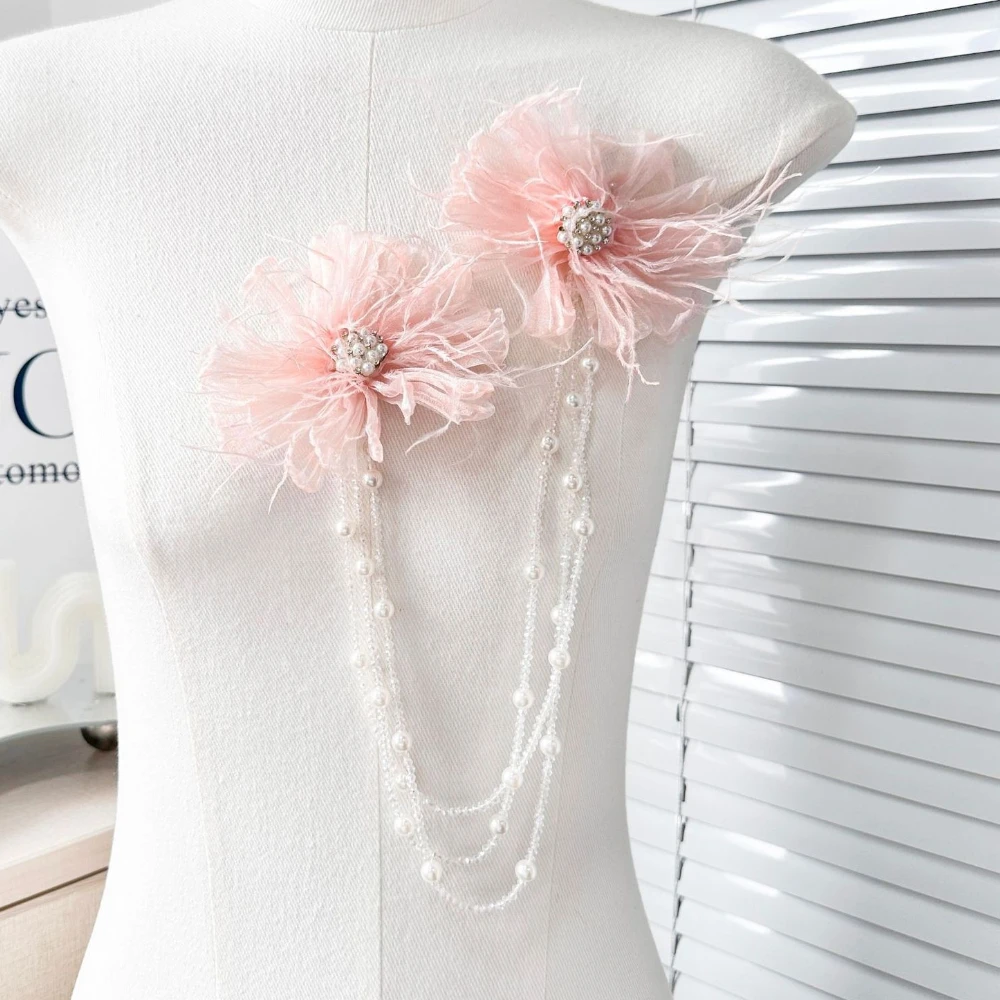 

Vintage Mesh Feather Flower Brooches for Women Beaded Tassel Chain Lapel Pins Elegant Fashion Corsage Accessory Jewelry Gifts