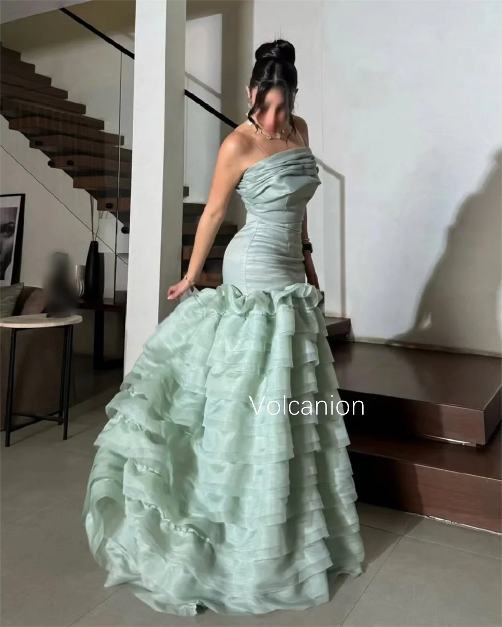 ที่กําหนดเอง Organza Ruffle ชั้น Strapless ทรัมเป็ตชุดยาว Bespoke โอกาส Elegant คุณภาพสูงชุดราตรีอย่างเป็นทางการ