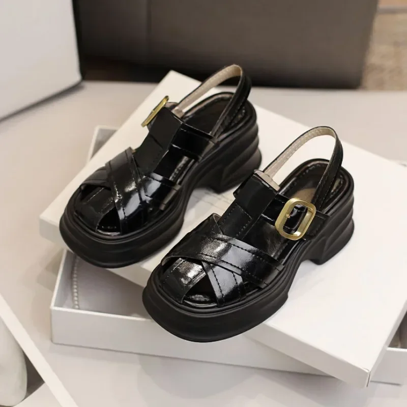 

Сандалии для женщин, неотложные для мужчин, нержавеющие бельты, универсальные, популярные, популярные, веренние, 2024.