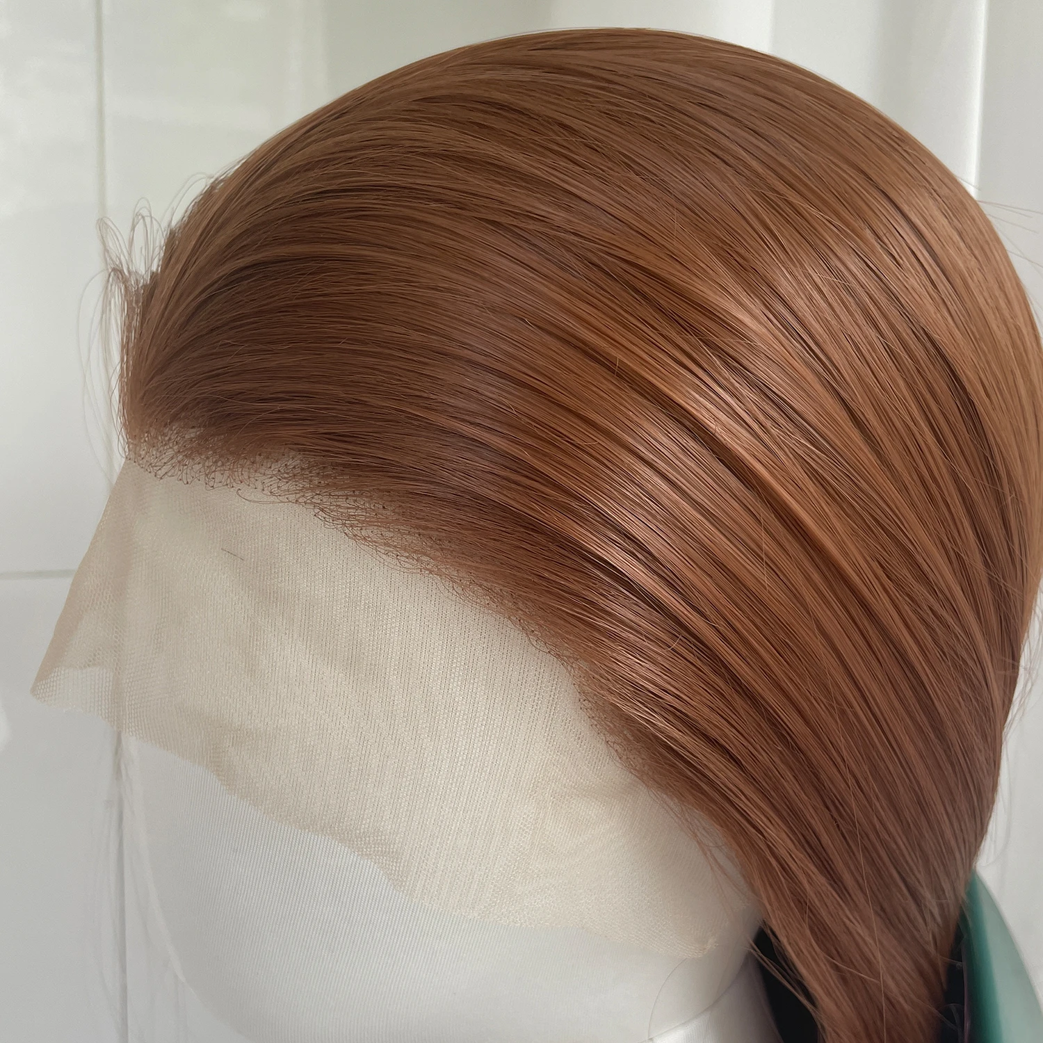 Honigbraune lange gerade 13x4 synthetische Lace-Front-Perücke für Frauen 26 Zoll leimlose Perücke halb handgebunden 150 % Dichte mittlere Kappe – Detail 3