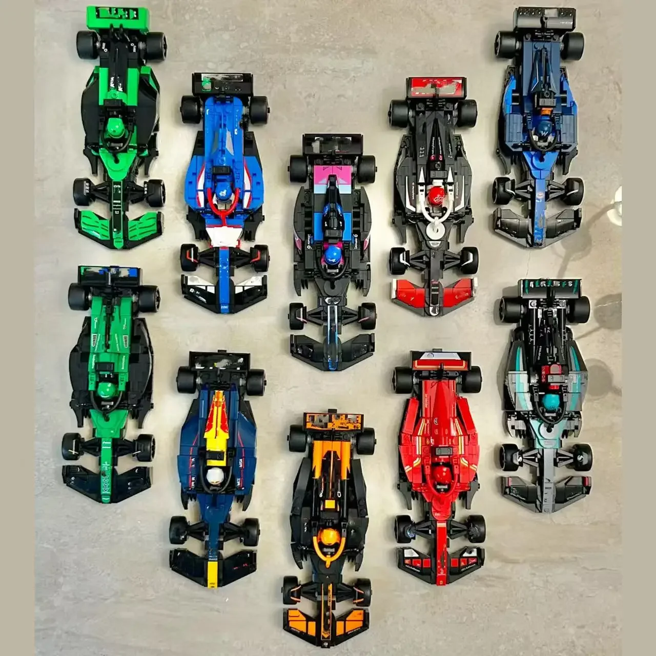 Ensemble de 10 pièces de produit 66802, bricolage, modèle d'assemblage de voiture de course, décoration, cadeau d'anniversaire, cadeau de noël