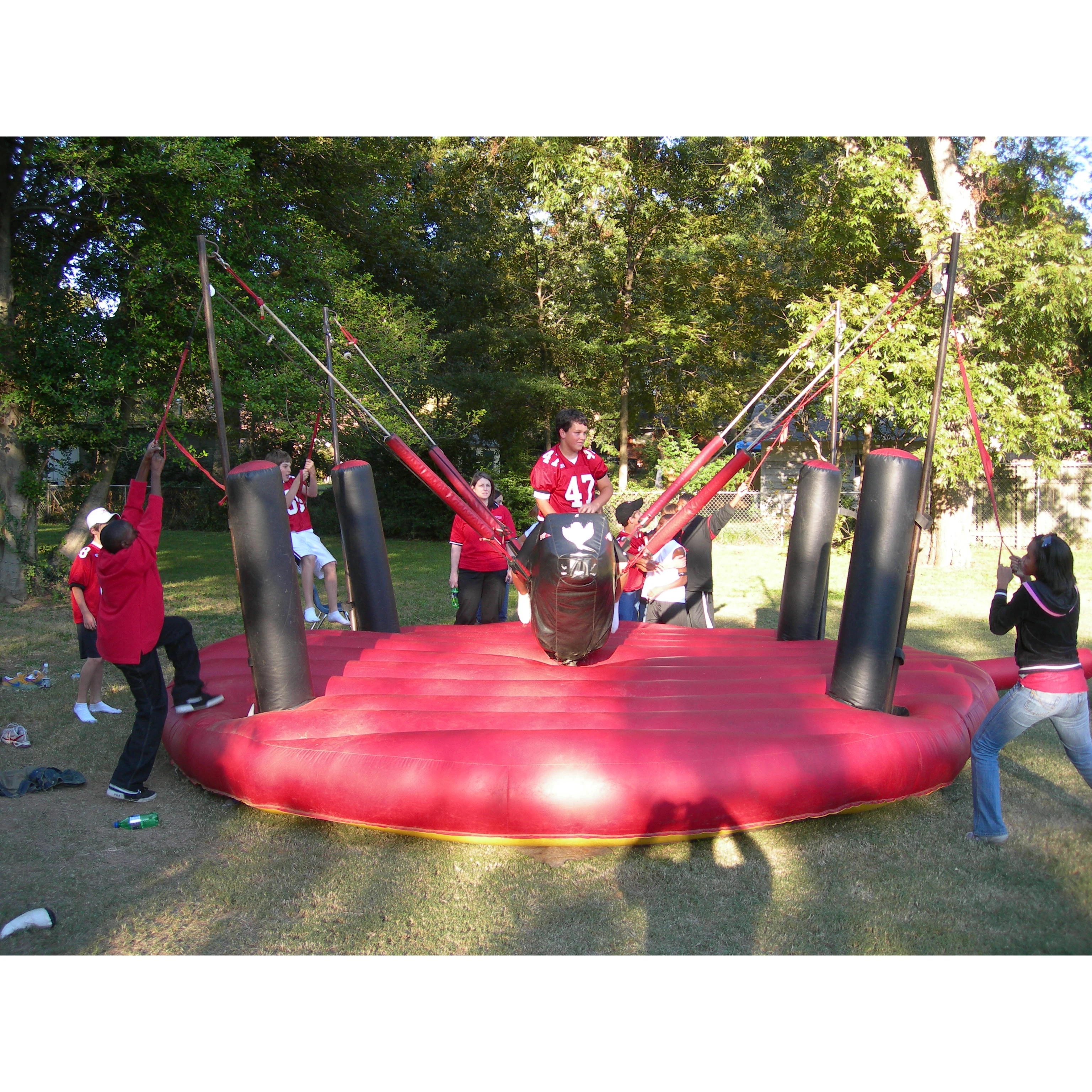 

interactive inflatable bungee bull arena carnival inflatable bungee bull game for kids and adults