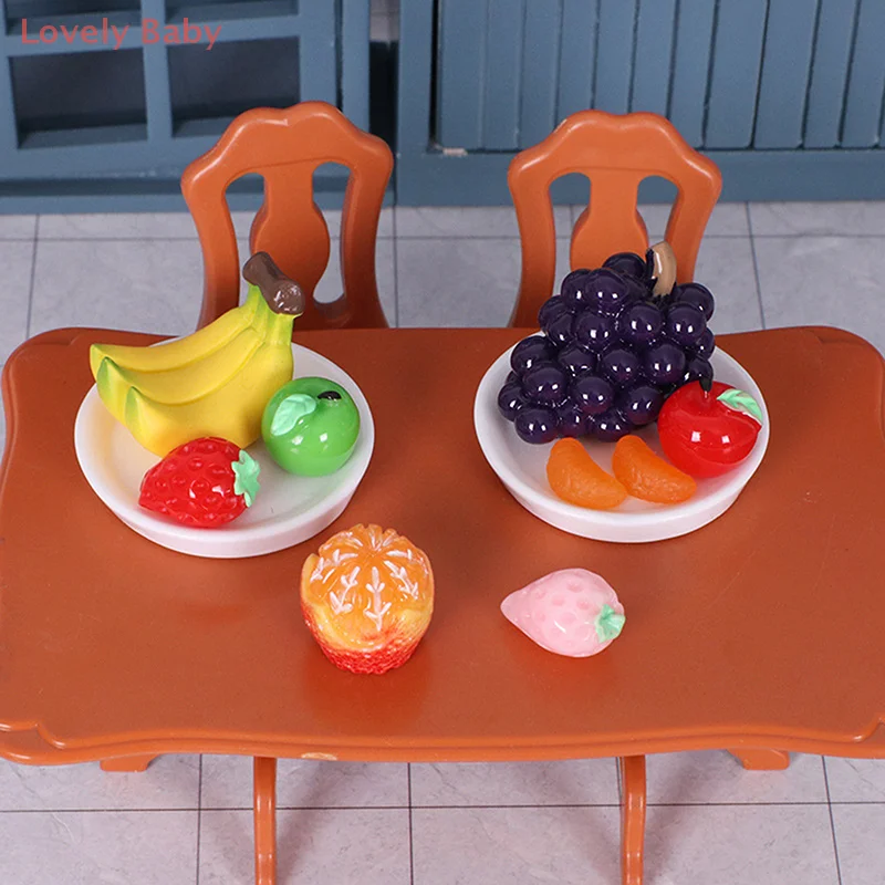 Pequeños adornos de frutas para casa de muñecas 1/12 con platos, incluye uvas, plátano y papayas para decoración de casa de muñecas