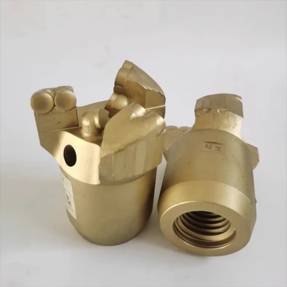 Broca diamantada côncava, três asas, 75, 94