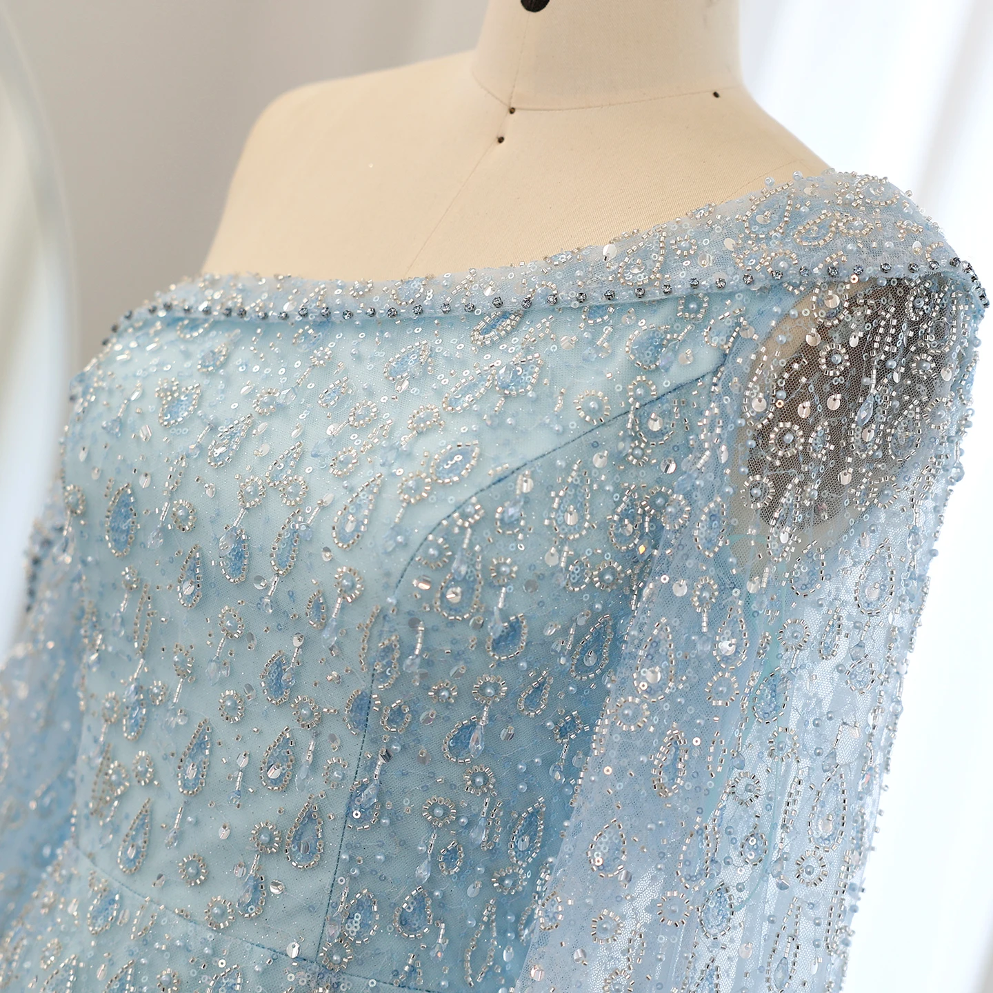 Sharon Said Luxuriöses Federkleid mit einer Schulter und Cape-Ärmeln in Roségold und Flieder für Hochzeitsfeiern, Modell SS438, Maßanfertigung – Detail 16