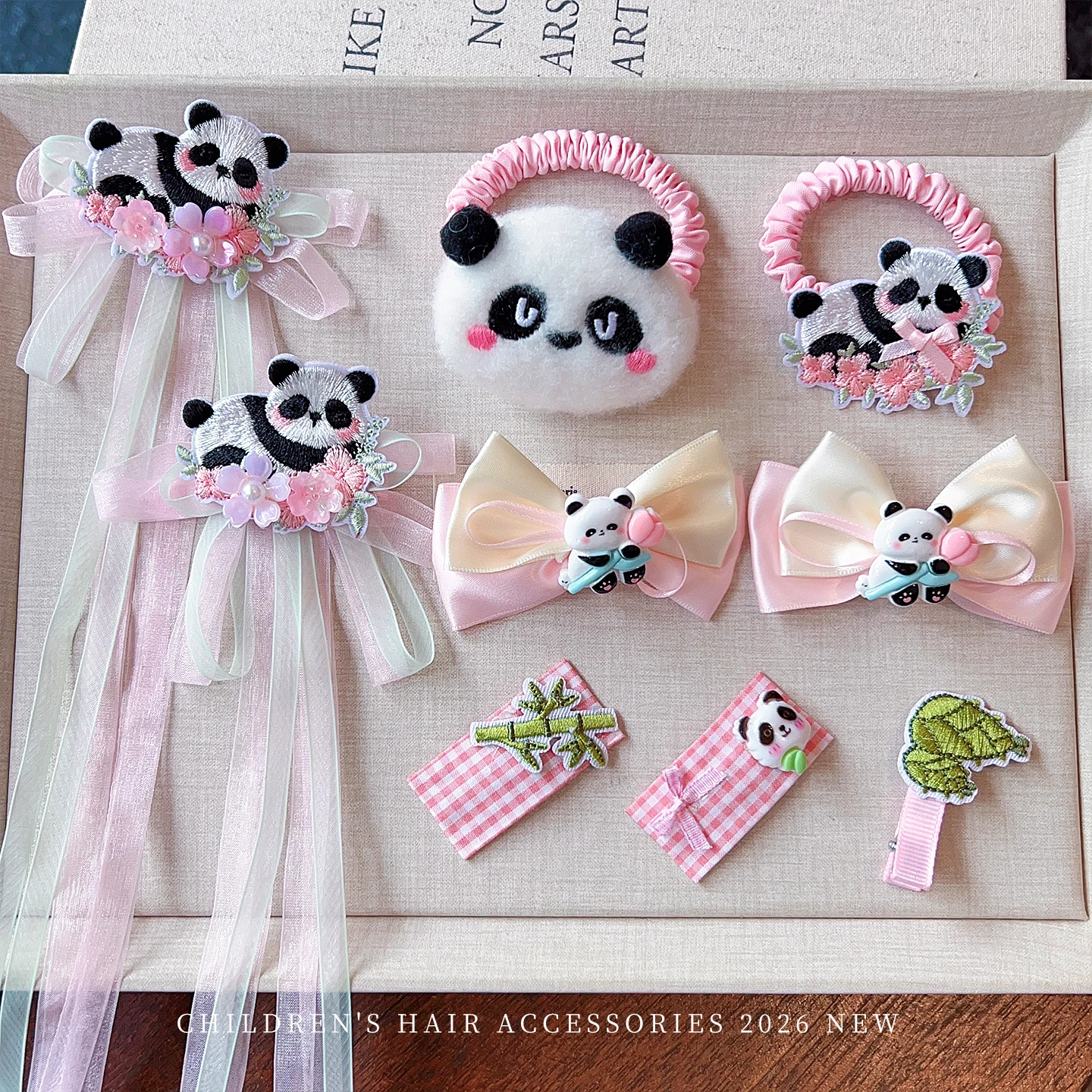 Neues Cartoon-Panda-Haarspangen-Set für Kinder, Plüschpuppe, Schleife, Blumen-Haargummis für Frauen und Mädchen, niedliche rosa Haaraccessoires für den Alltag – Detail 2