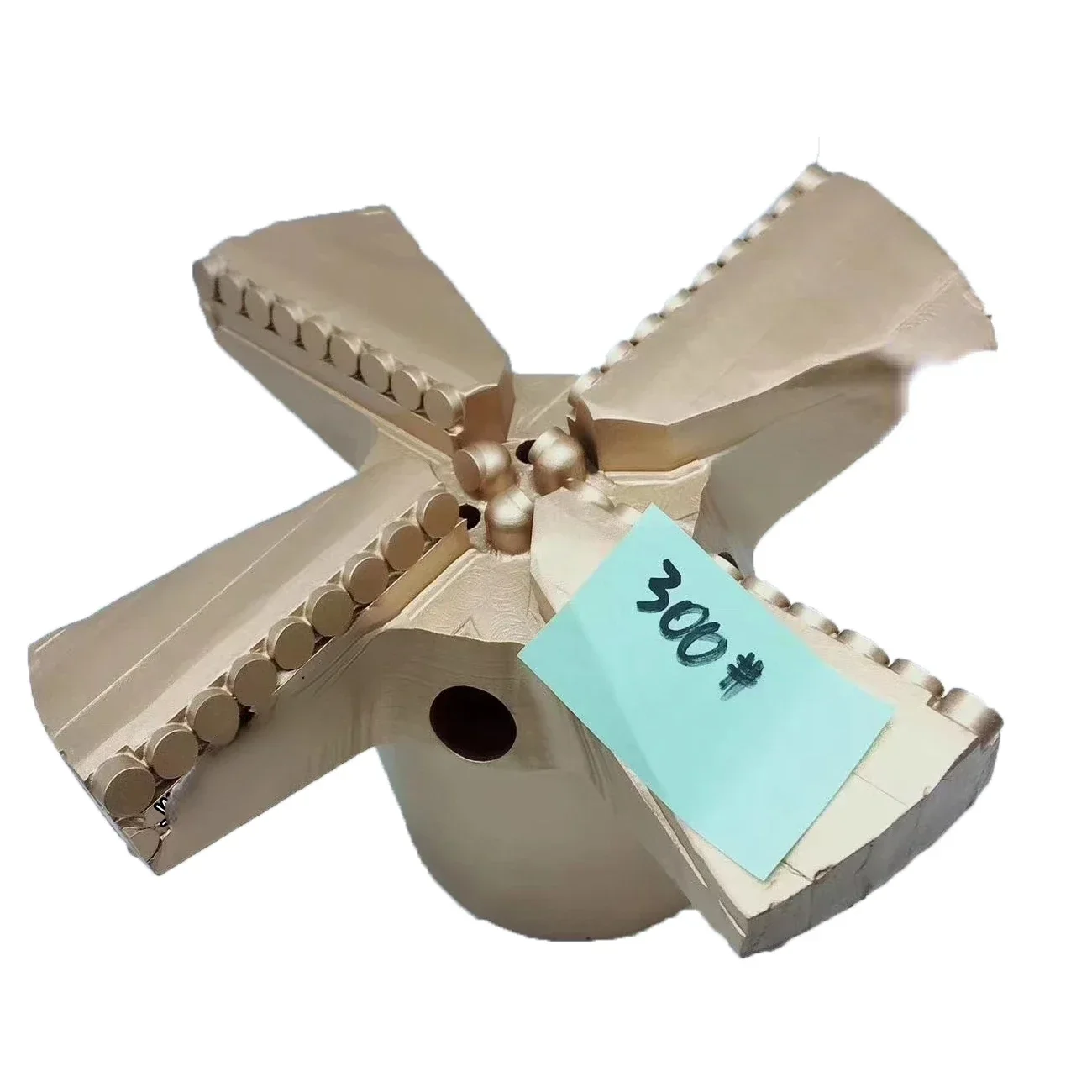 

Буровые долота PDC 153-300 мм для бурения горных пород в инженерных работах, горнодобывающей промышленности, бурении водозаборных скважин и строительстве.